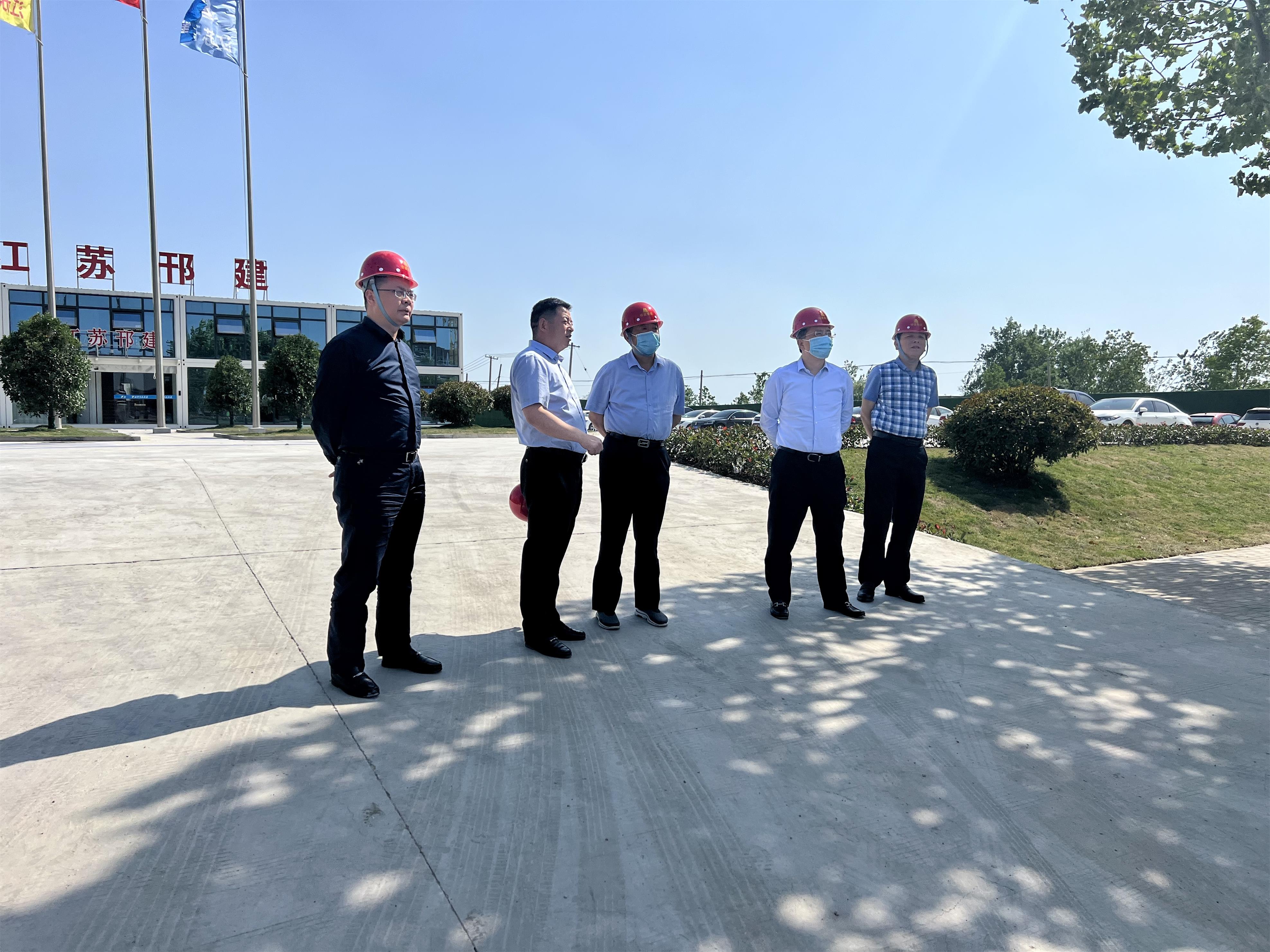 圖1-1、范世宏董事長在宿遷調(diào)研在建項目建設(shè).jpg