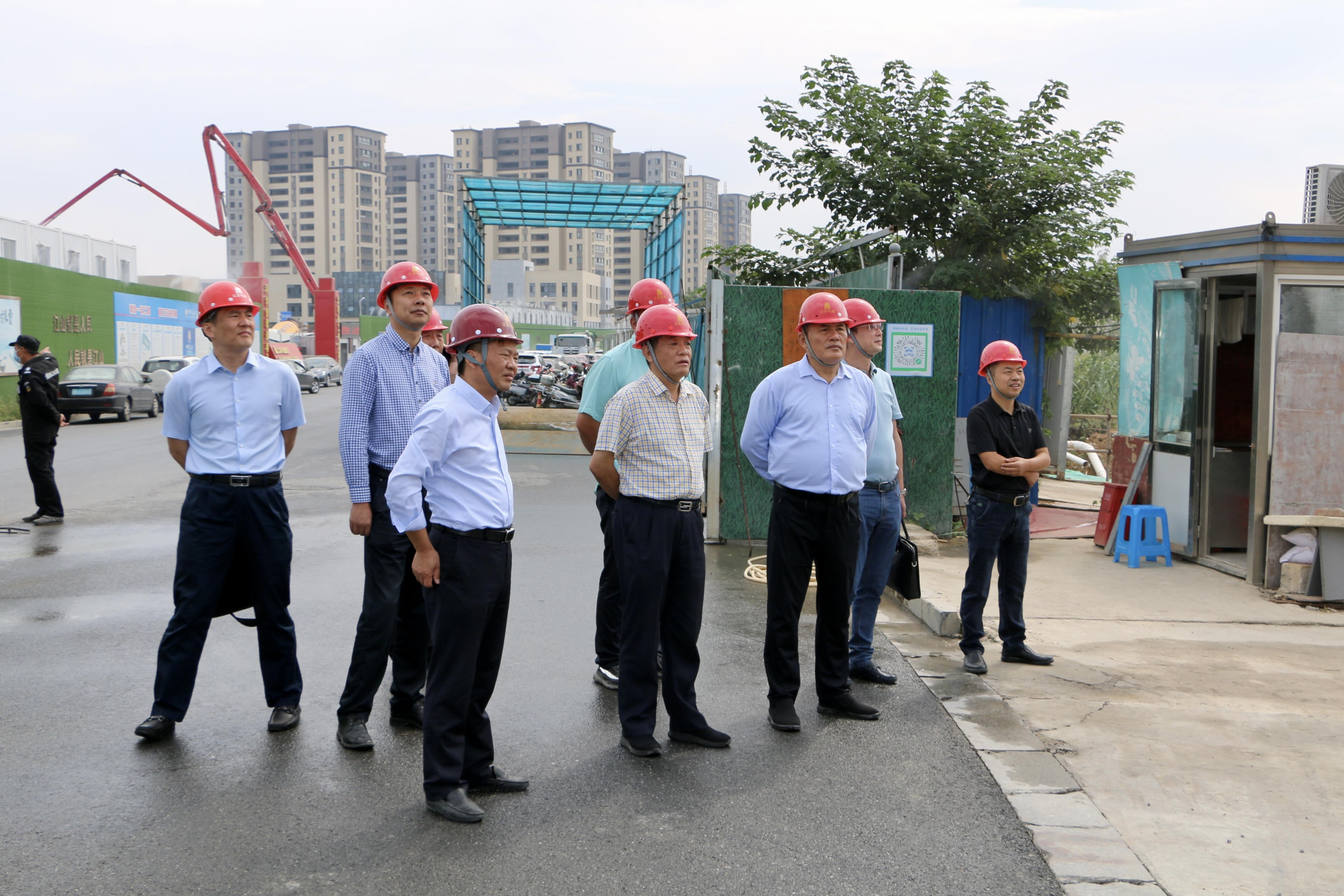 圖1-1、范世宏董事長督查掛包項目.jpg